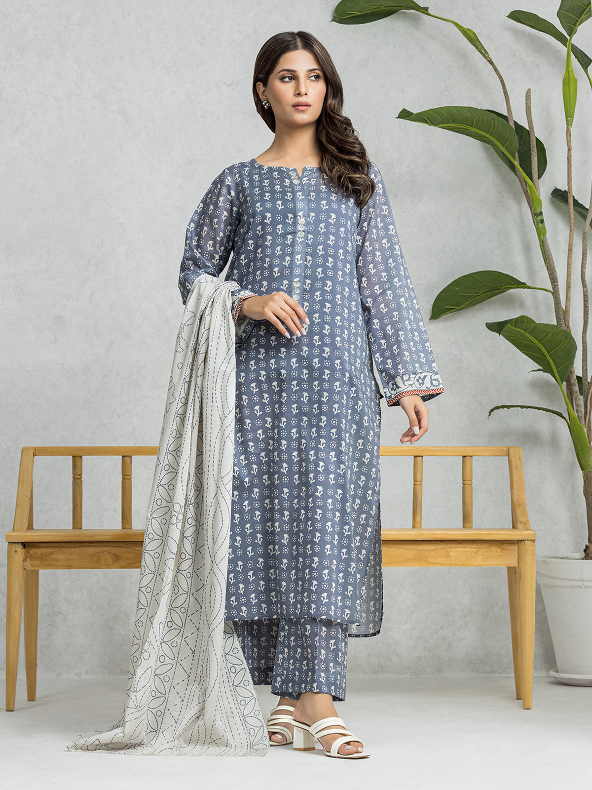 edenrobe Women's Grey Unstitched 3Pc Lawn - EWU24A1-29004-3P – edenrobe ...