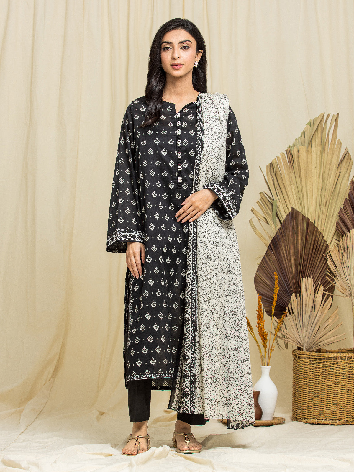 EWU24A1-29051-3P Unstitched Black Printed Lawn 3 Piece