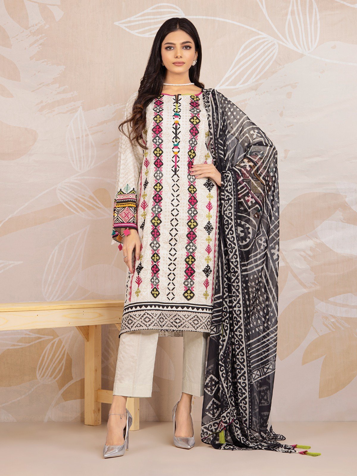 EWU22V1-23678 Unstitched Off White Embroidered Lawn 3 Piece
